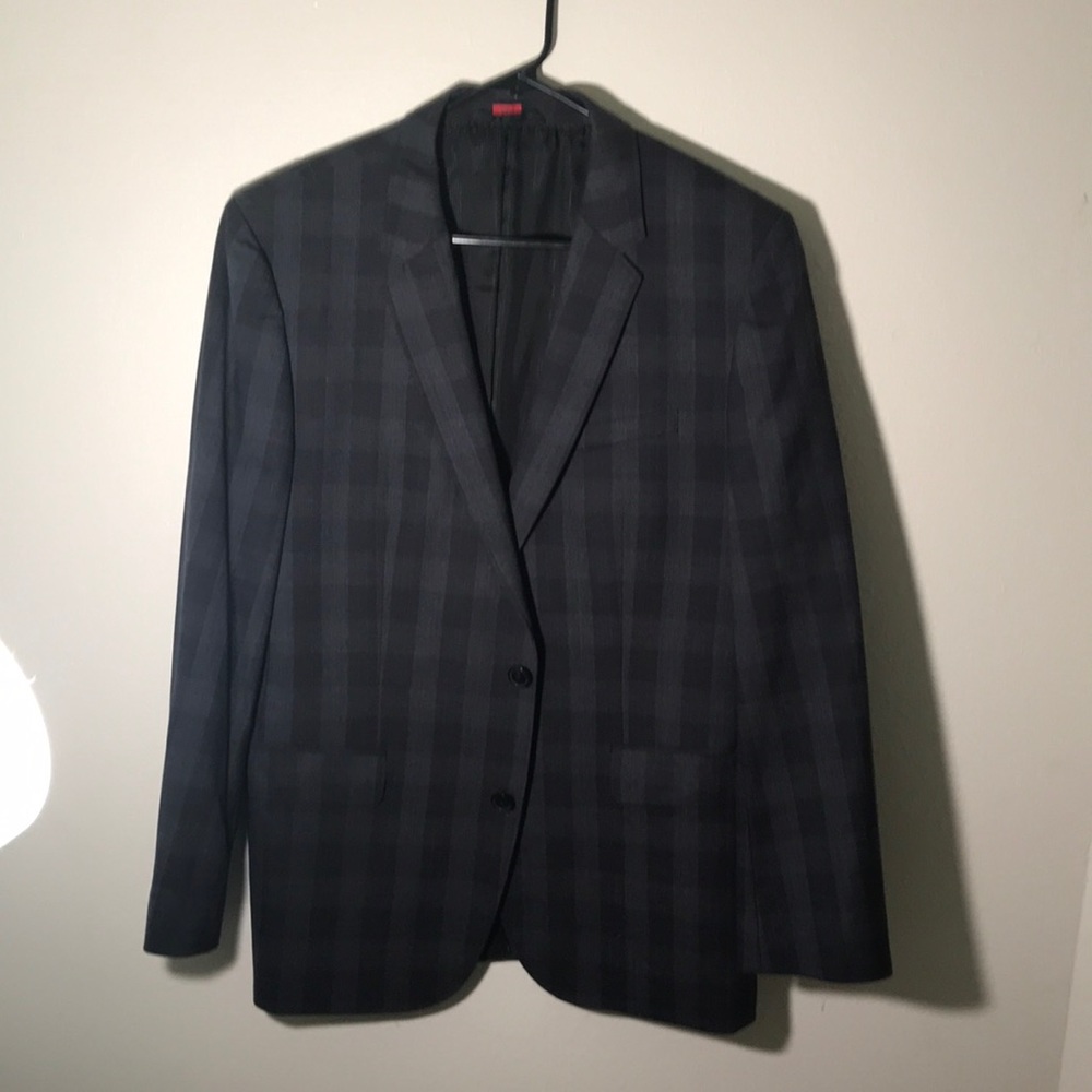 Hugo Boss 2 button notch lapel single vent back